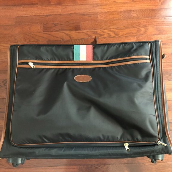 Lark Handbags - Lark Samsonite Wheeled Upright Suitcase